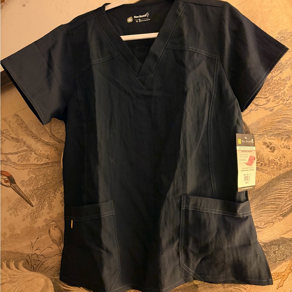 * New WonderWear Dark Navy Scrub Top Tunic SZ Medium *